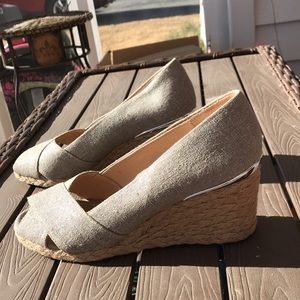 Brand New Adrienne Vittadini peep toe wedges size 9M